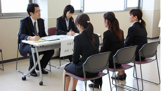 Phỏng vấn với nhà trường