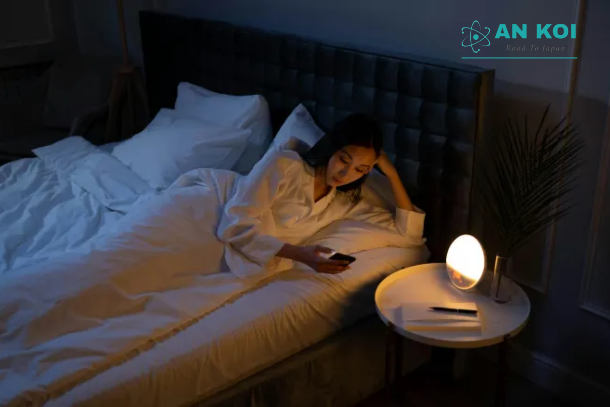 Tại sao người Nhật không ngủ giường mà lại chuộng ngủ sàn? Khám phá 7 lý do về văn hóa, sức khỏe, động đất và tối ưu không gian sống chuẩn phong cách Nhật Bản.