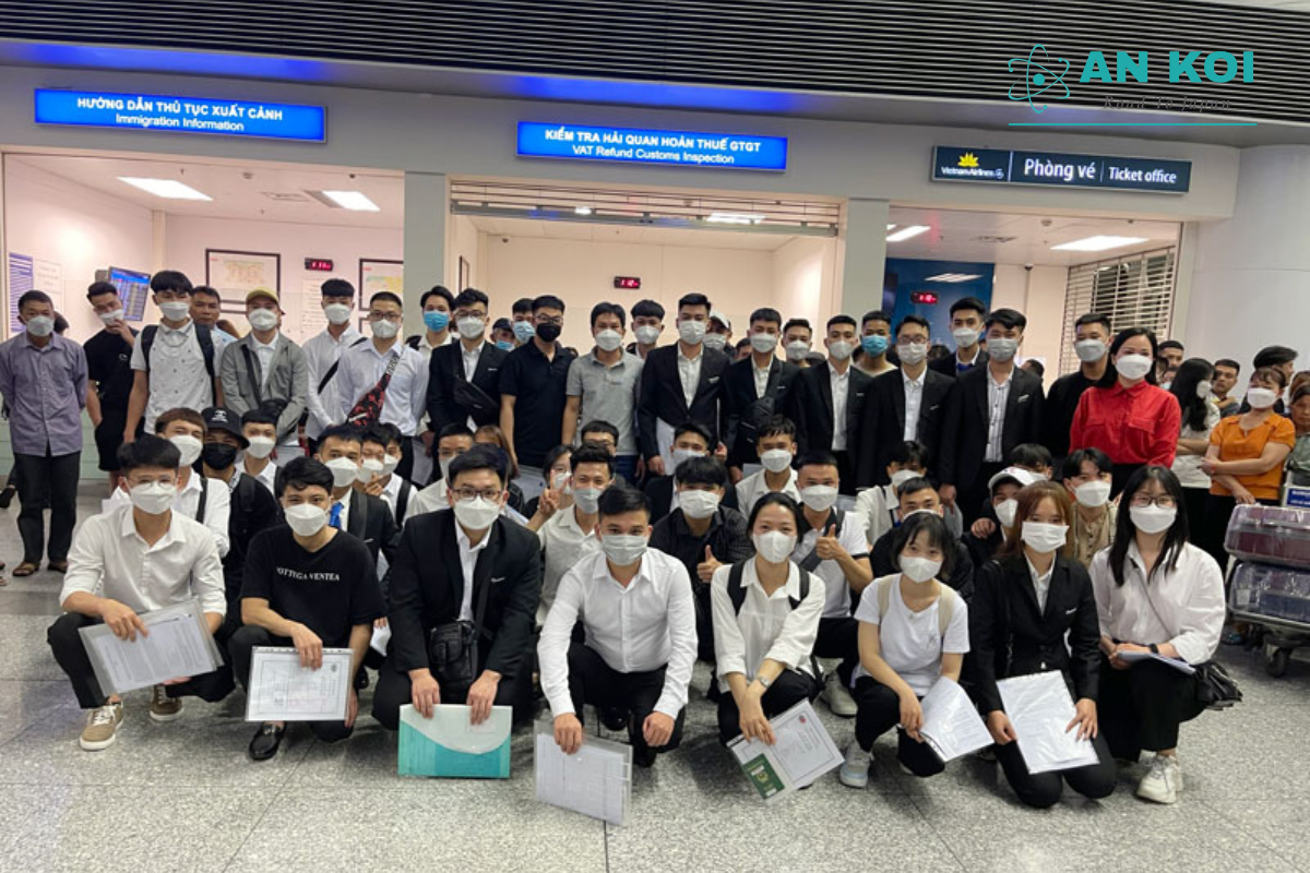 Du học Nhật Bản hệ tiếng Anh giúp sinh viên học tại các đại học top Nhật mà không cần tiếng Nhật. Tìm hiểu điều kiện, học bổng, chương trình Du học Nhật mới nhất.