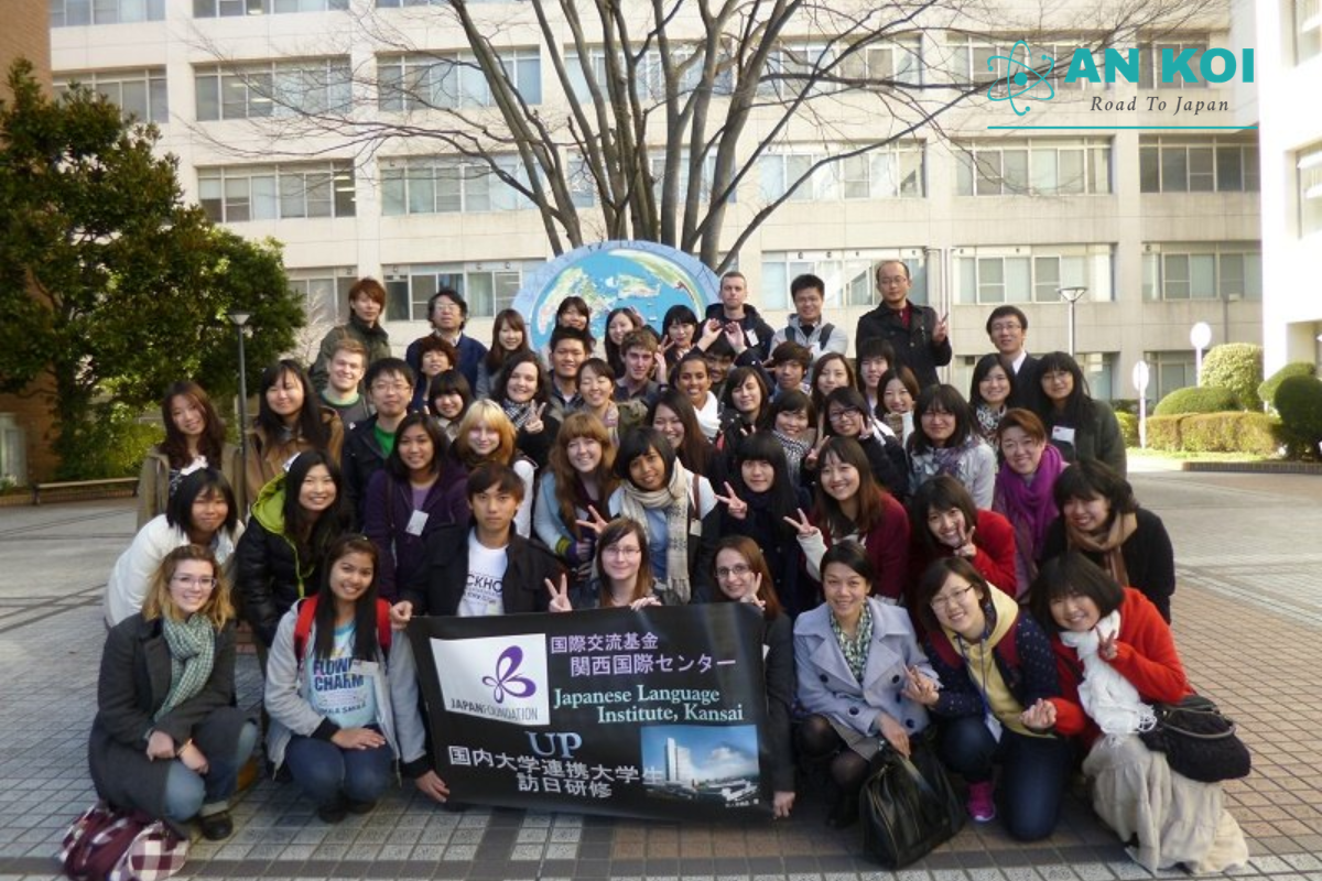 Đại học Kansai là một trong những trường tư thục nổi tiếng tại Osaka với hơn 130 năm lịch sử. Khám phá ngành học, khuôn viên, chương trình dành cho du học sinh tại Kansai University.