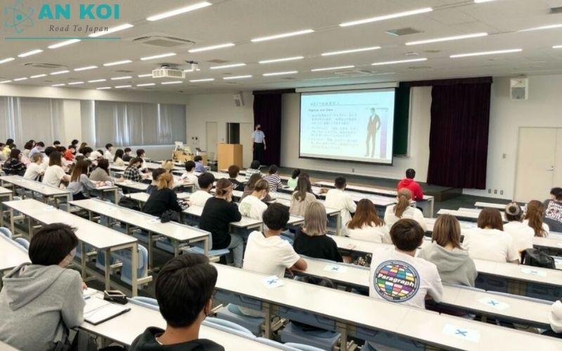 神戸大学 の授業料と留学費用