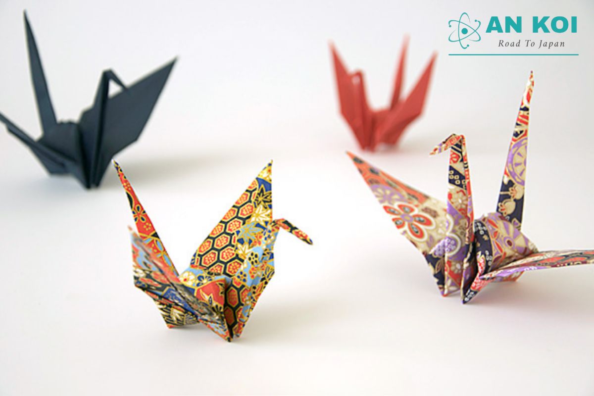 The paper crane is one of the most familiar symbols of Origami art, associated with peace, hope and good fortune.